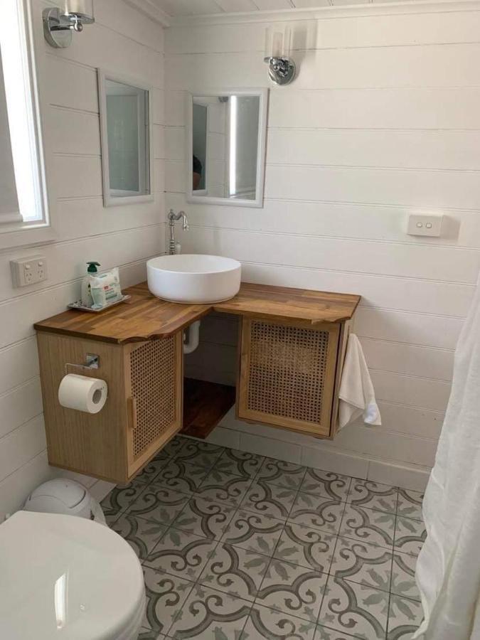 The Wandering Duck - Heritage Tiny House Strahan Buitenkant foto