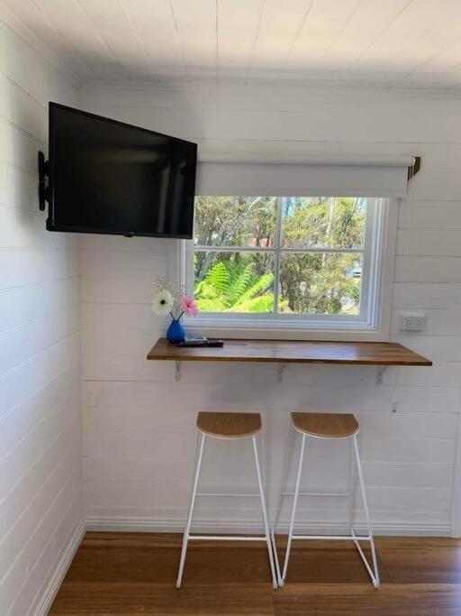 The Wandering Duck - Heritage Tiny House Strahan Buitenkant foto